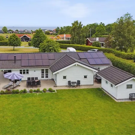 Andon - 320m From The Sea By Interhome